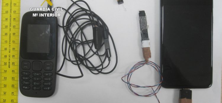 La Guardia Civil de Castellón detecta a 14 personas utilizando medios técnicos para superar el examen de conducir en Castellón y Vinaròs