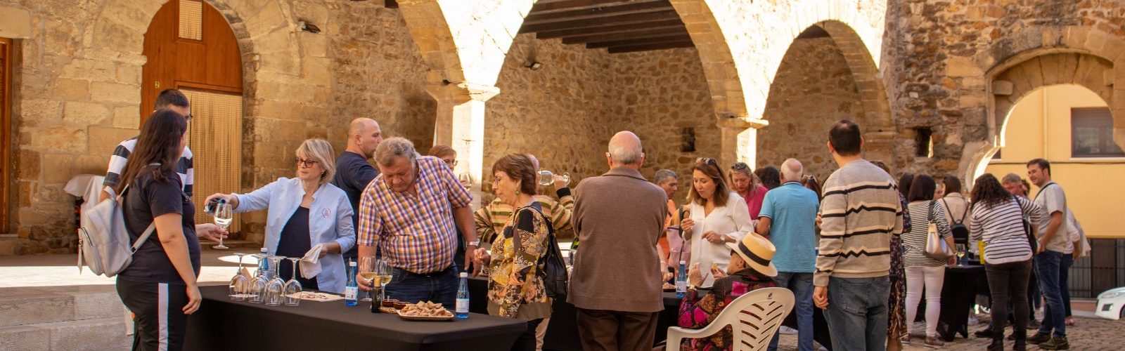 Benassal gaudeix amb un taller agroalimentari i un tast de vins i aperitius de proximitat