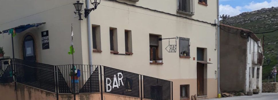 Cierra el único bar de Castell de Cabres: José Ramón Segura se jubila 33 años después de abrirlo