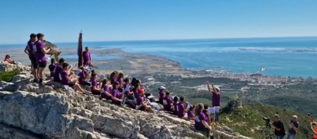 Música en directe des de dalt de la serra del Montsià amb l’Agrupació Rapitenca