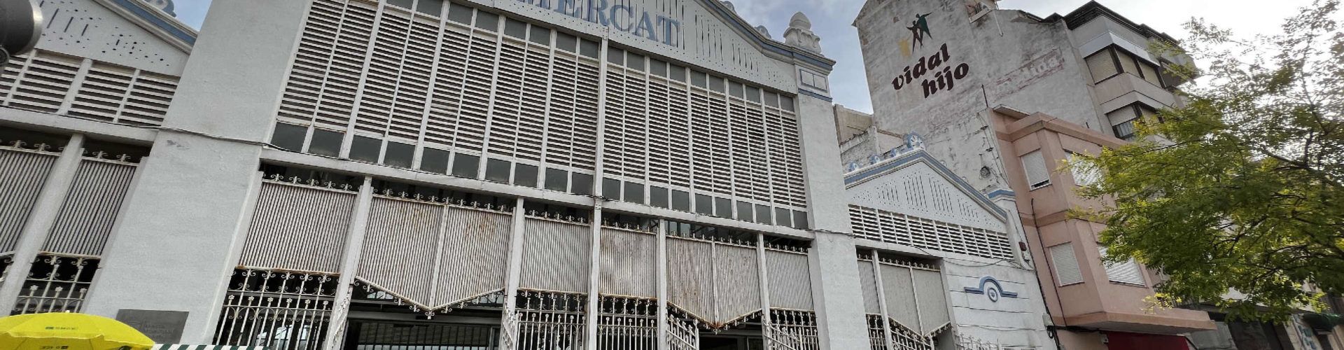 L’Ajuntament adequarà la façana del Mercat Municipal
