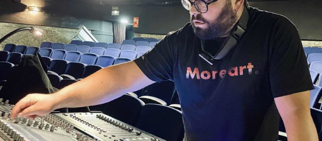 Isaac Moliner, entre bambalines de grans musicals: és tècnic de so en la nova Mamma Mia!