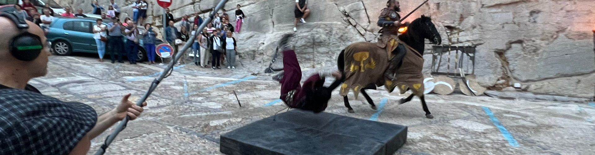 Los visitantes y turistas se convierten en actores por un día, este puente, en Peñíscola