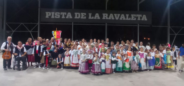 Fotos de la trobada de danses infantils i juvenils a les Coves