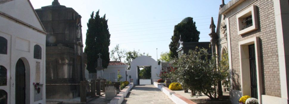 L’Ajuntament de Vinaròs adequa el cementeri amb motiu de Tots Sants