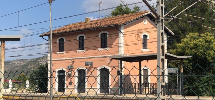 Compromís lamenta que el Govern descarte posar novament en funcionament l’estació de tren de Santa Magdalena