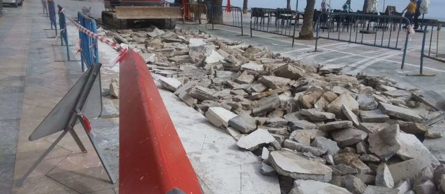 L’Ajuntament realitza millores en el paviment del passeig marítim