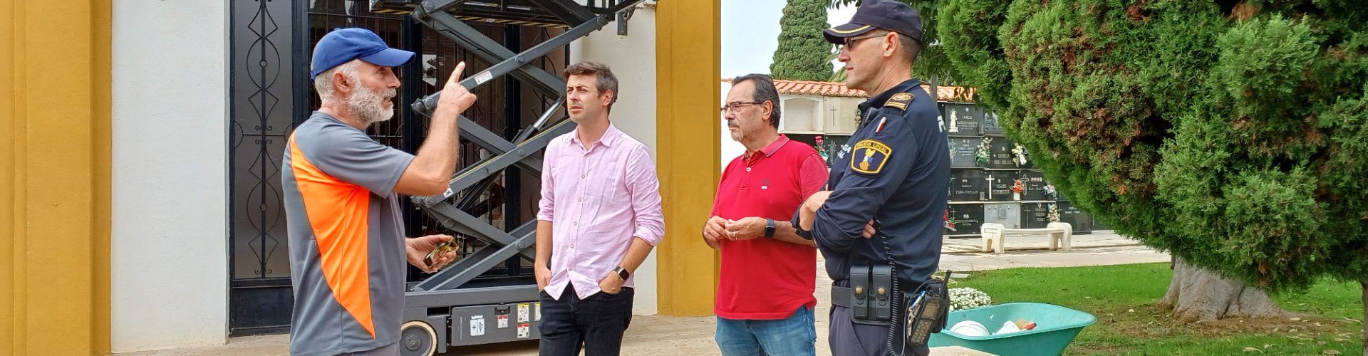 La Brigada d’Obres i Serveis posa a punt el Cementeri de Benicarló per a Tots Sants