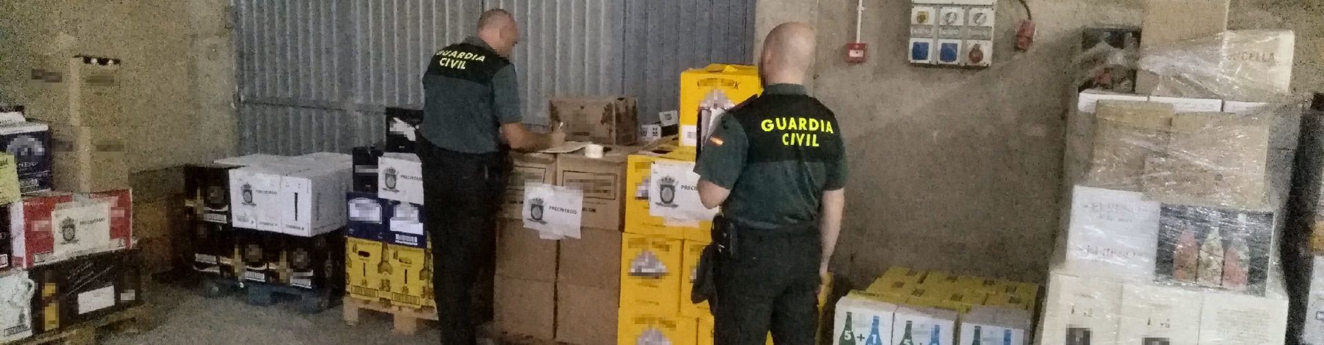 La Guardia Civil de Tarragona retira del mercado 1.224 botellas de bebidas derivadas y 1.755 litros de alcohol