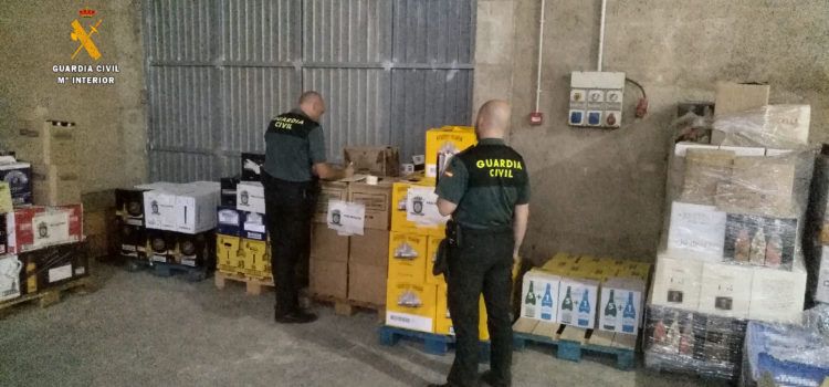 La Guardia Civil de Tarragona retira del mercado 1.224 botellas de bebidas derivadas y 1.755 litros de alcohol