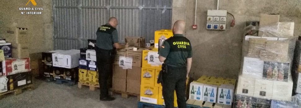 La Guardia Civil de Tarragona retira del mercado 1.224 botellas de bebidas derivadas y 1.755 litros de alcohol