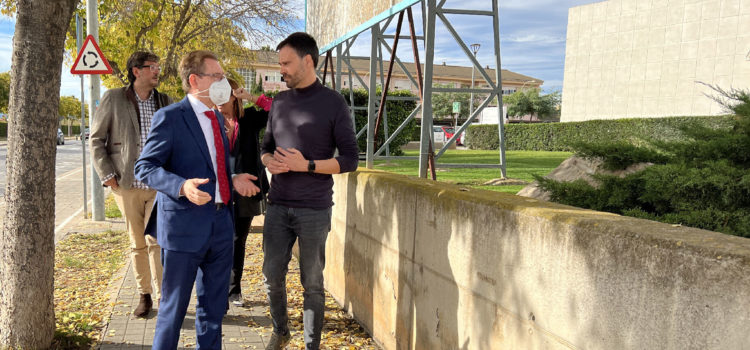 L’alcalde Guillem Alsina rep el conseller de Sanitat Miguel Mínguez