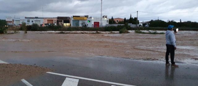 Vídeos: El Cervol inunda vials paral·lels a Vinaròs