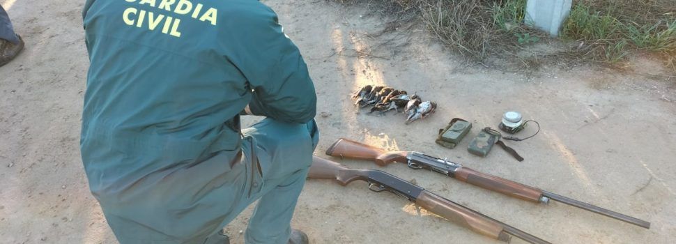 La Guardia Civil de Tarragona sorprende a unos cazadores que utilizaban reclamos electrónicos en la Zona de Aprovechamiento Cinegético de Tortosa