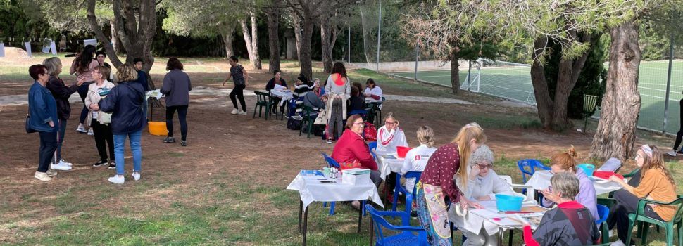 Gran acolliment de la jornada de meditació i art per a commemorar el Dia de la Dona Rural a Albocàsser