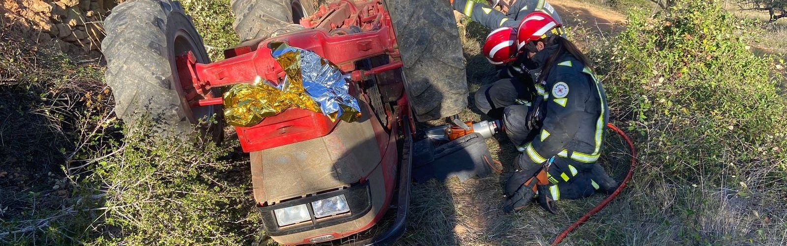 Un fallecido en Traiguera al volcar su tractor