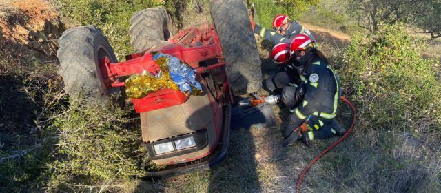 Un fallecido en Traiguera al volcar su tractor
