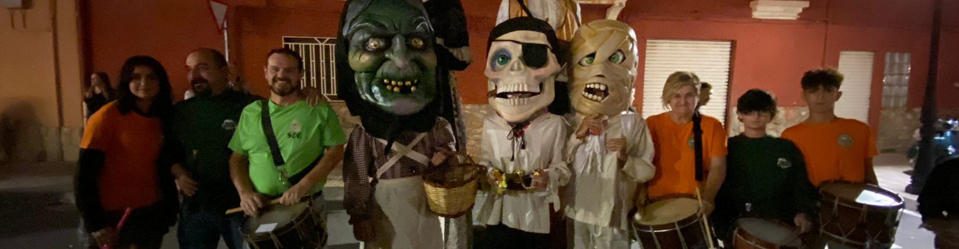 Gegantons i castaween de Vinaròs, a Orpesa