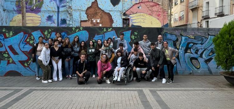 Sortida de l’IES Joan Coromines per veure i entendre les pintures murals de Benicarló