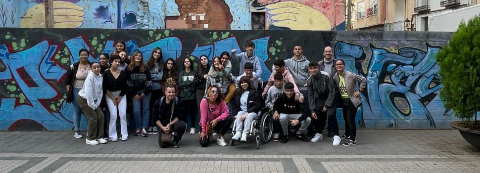 Sortida de l’IES Joan Coromines per veure i entendre les pintures murals de Benicarló