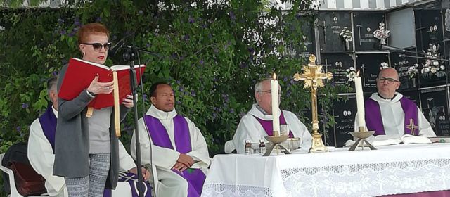 Missa de difunts al cementeri de Vinaròs