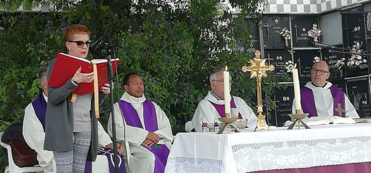 Missa de difunts al cementeri de Vinaròs