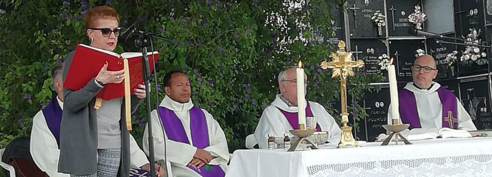 Missa de difunts al cementeri de Vinaròs