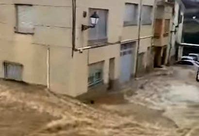 Vídeos: carrers inundats a Xert