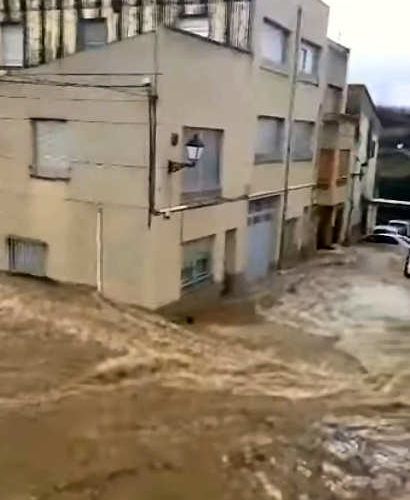 Vídeos: carrers inundats a Xert