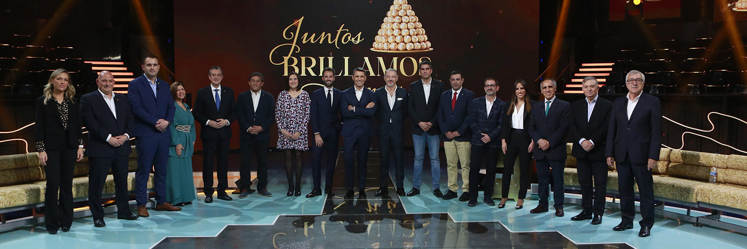 Morella y Peñíscola apadrinan a Aínsa y Mojácar  para conseguir la iluminación navideña de Ferrero Rocher en esta nueva edición