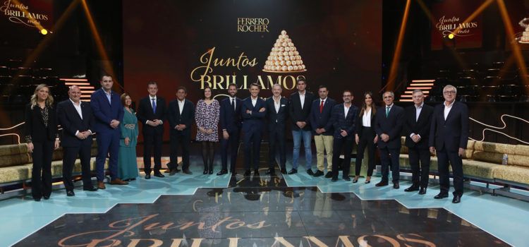 Morella y Peñíscola apadrinan a Aínsa y Mojácar  para conseguir la iluminación navideña de Ferrero Rocher en esta nueva edición