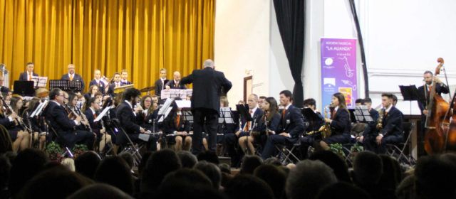 Santa Cecilia en Vinaròs, con 15 debutantes en La Alianza e insignia para Saray Forcadell, por sus 25 años como música