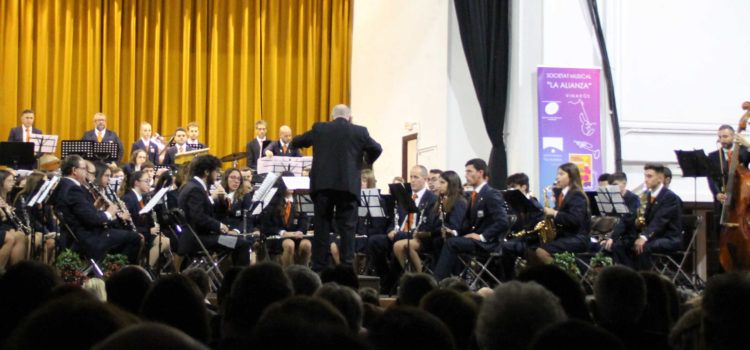Santa Cecilia en Vinaròs, con 15 debutantes en La Alianza e insignia para Saray Forcadell, por sus 25 años como música