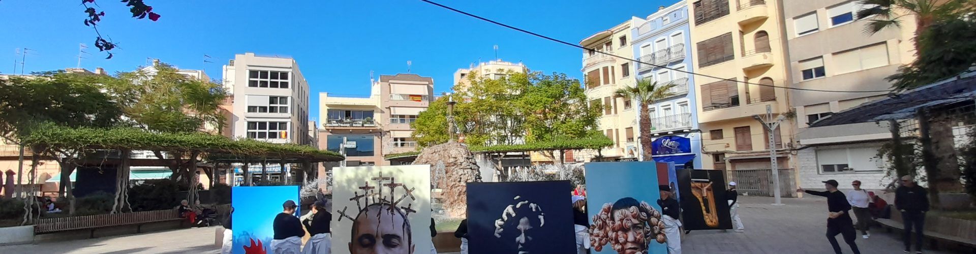 Vinaròs recorda Carles Santos amb una performance pels carrers