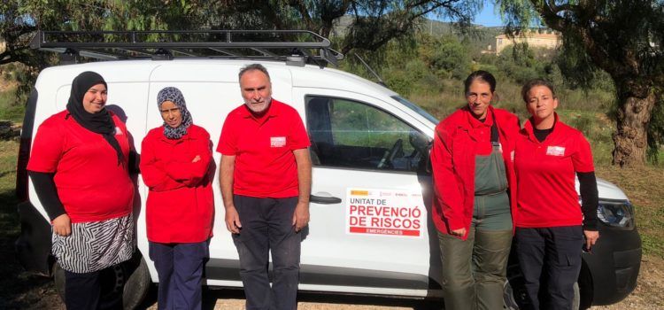 La brigada EMERGE esbrossa els marges de la rambla d’Alcalá en Santa Magdalena