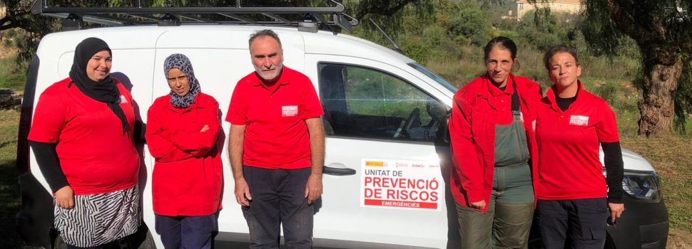 La brigada EMERGE esbrossa els marges de la rambla d’Alcalá en Santa Magdalena