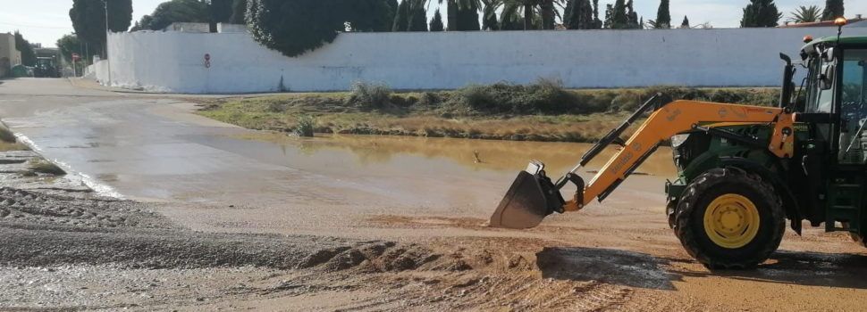 Benicarló neteja restes i sediments acumulats per les pluges