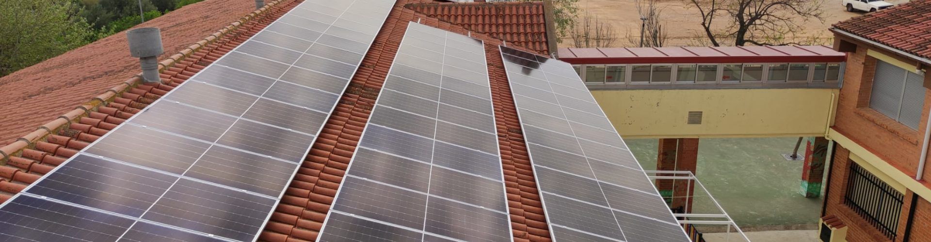 Càlig adjudica la instalación de placas solares en varios edificios municipales