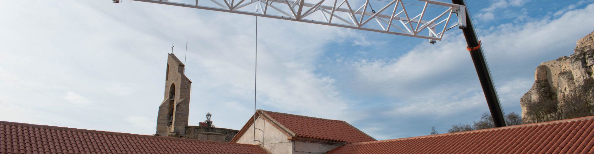 Morella instal·la l’estructura de la nova coberta del claustre al Colomer Zurita