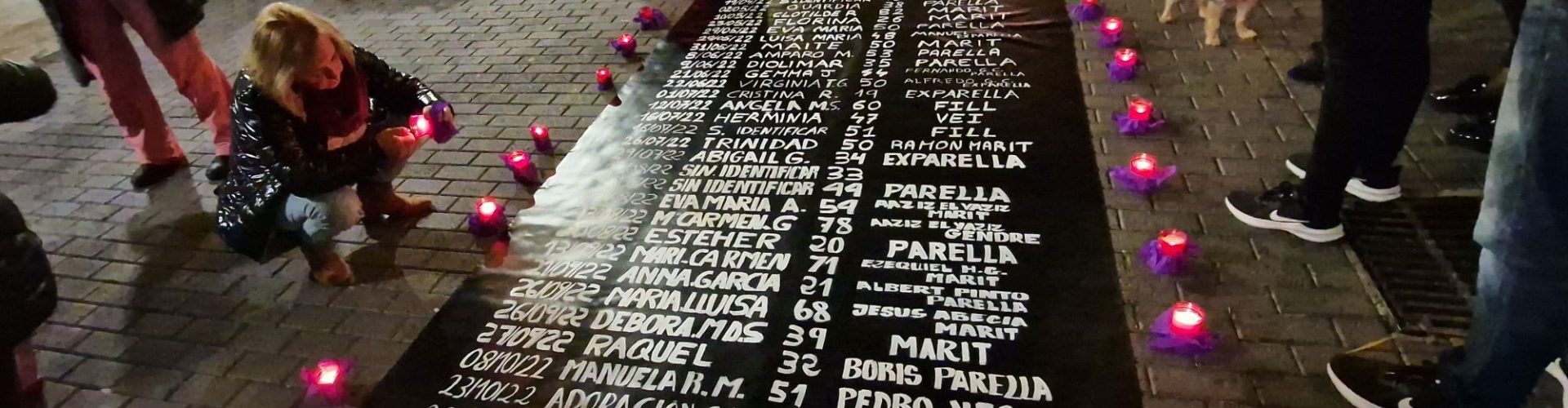 Femme Força Vinaròs fa un acte en record de les dones assassinades el 2022