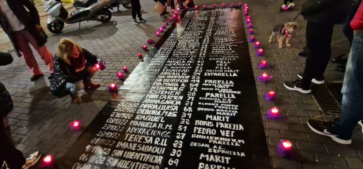 Femme Força Vinaròs fa un acte en record de les dones assassinades el 2022