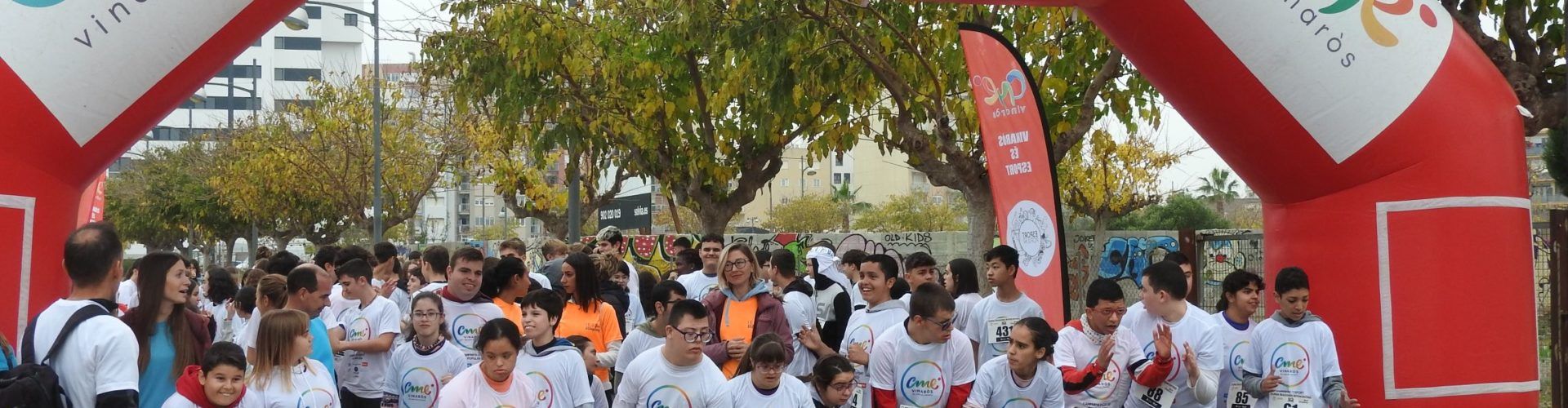 Vora 600 estudiants participen en una cursa solidària a Vinaròs