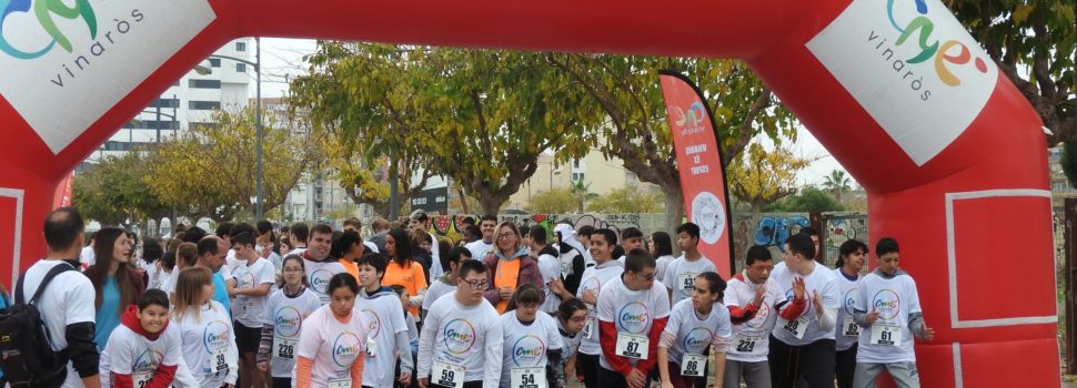 Vora 600 estudiants participen en una cursa solidària a Vinaròs