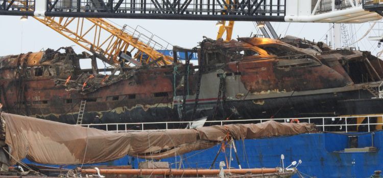 “Acumulació” de iots de luxe per a reciclar al port de Vinaròs