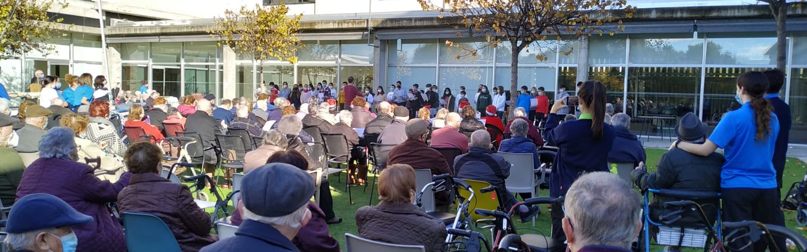 IES Leopoldo Querol: visita a la residència Onacare i arbre de Nadal matemàtic
