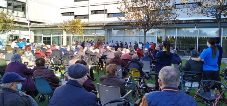 IES Leopoldo Querol: visita a la residència Onacare i arbre de Nadal matemàtic