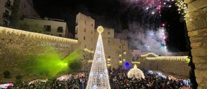 Peñíscola une a su encanto natural, la iluminación extraordinaria de Navidad