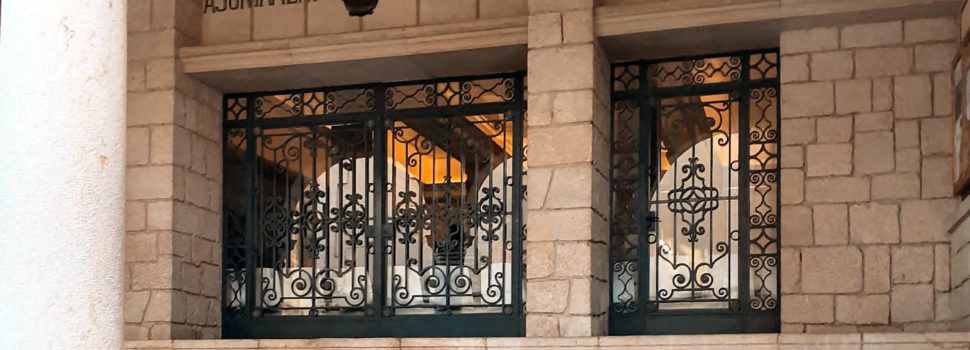 Els grups de l’oposició abandonen en bloc el ple de l’Ajuntament d’Amposta per no poder debatre el pressupost municipal