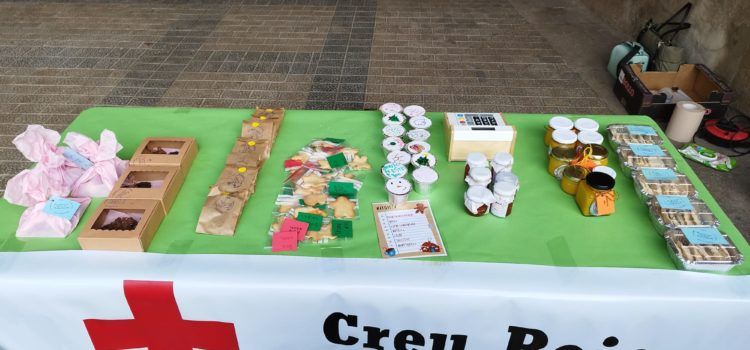 Els xiquets i xiquetes de Portell participen en un mercat solidari