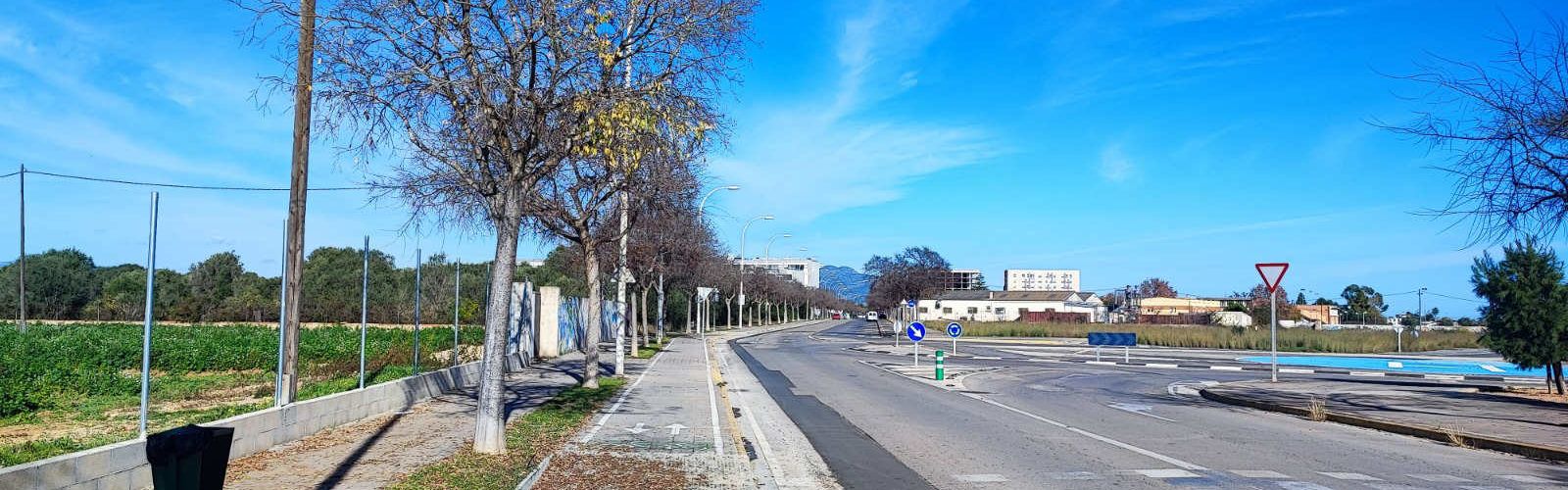 VOX critica el retraso en la remodelación del IES Vilaplana y pide reparar el asfalto de la avda. Gil de Atrocillo de Vinaròs